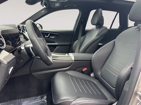 Used 2024 Mercedes-Benz GLC 300 4MATIC image 9