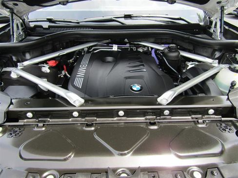 Used 2024 BMW X7 xDrive40i w/ Premium Package image 61