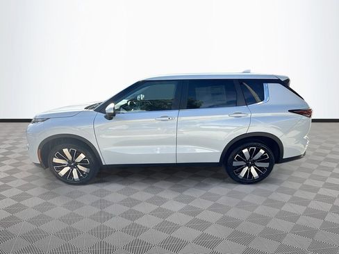 New 2026 Mitsubishi Outlander SE image 4