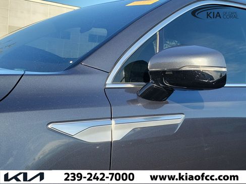Used 2025 Kia Sorento LX FWD image 4