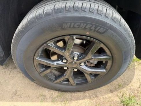 Used 2024 Jeep Grand Cherokee Altitude AWD/4WD image 13