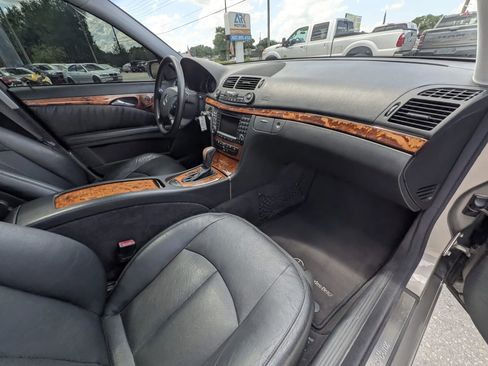 Used 2005 Mercedes-Benz E 500 Sedan image 8