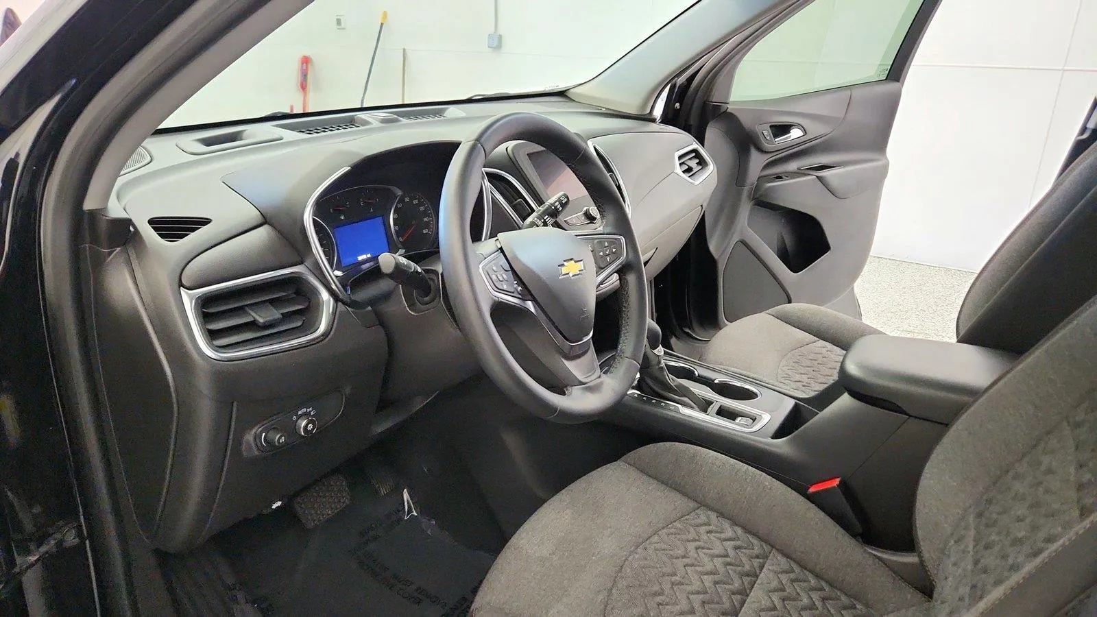 Used 2024 Chevrolet Equinox LT FWD image 14
