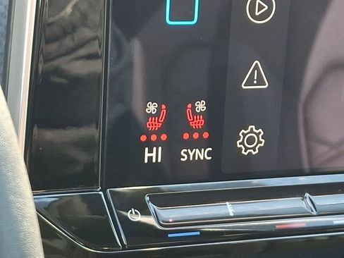 Certified 2025 Volkswagen Atlas Peak Edition SE image 25