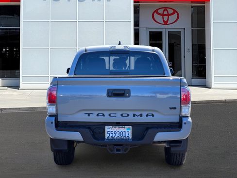 Used 2021 Toyota Tacoma TRD Off-Road w/ TRD Premium Off Road Package AWD/4WD image 5