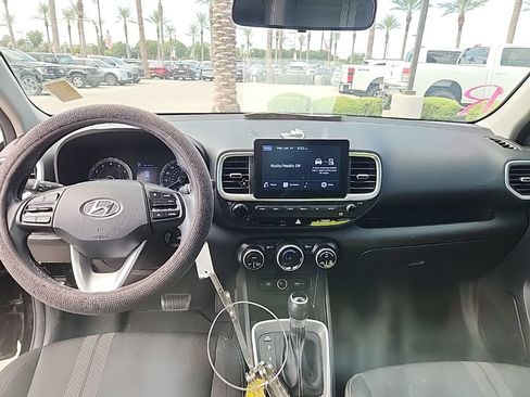 Used 2022 Hyundai Venue SEL FWD image 10