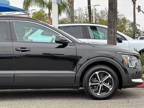 Used 2024 Kia Niro LX FWD image 33