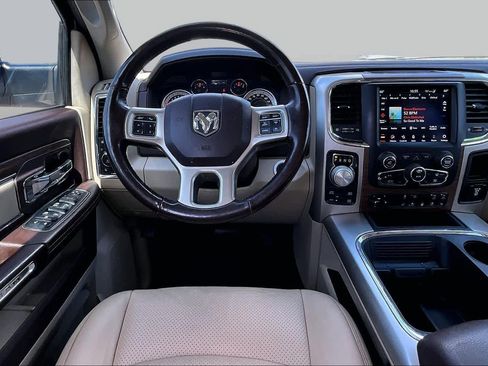 Used 2018 RAM 1500 Laramie w/ Convenience Group AWD/4WD image 7