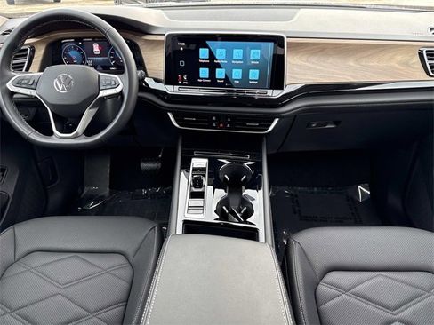 Certified 2025 Volkswagen Atlas SE image 20