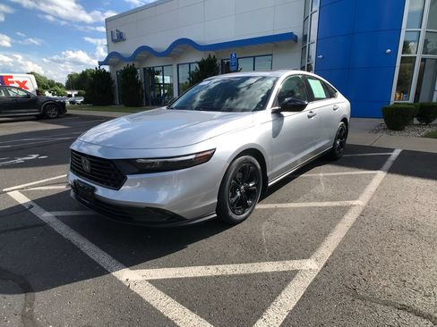 Certified 2025 Honda Accord SE image 3
