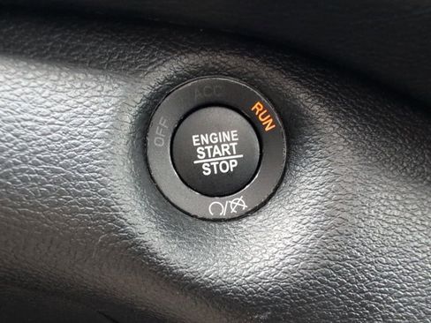 Used 2021 Jeep Cherokee Limited image 31