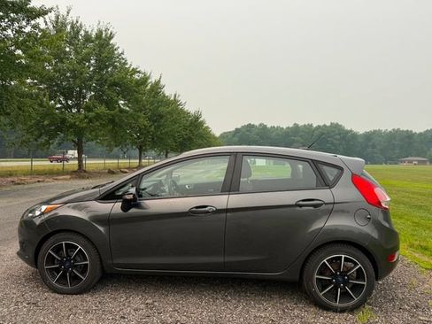 Used 2016 Ford Fiesta SE w/ Equipment Group 201A FWD image 2