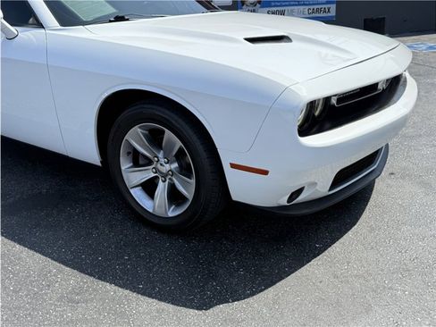 Used 2019 Dodge Challenger SXT image 8