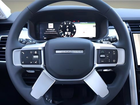 New 2026 Land Rover Discovery S AWD/4WD image 18