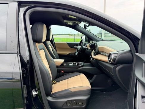 Certified 2025 Chevrolet Equinox ACTIV w/ Safety and Technology Package AWD/4WD image 11