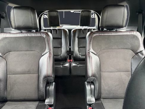 Used 2018 Ford Explorer XLT w/ Equipment Group 202A FWD image 13