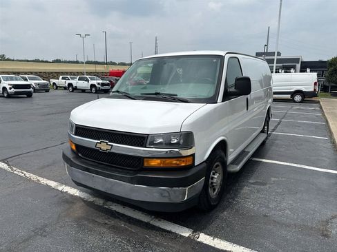 Used 2018 Chevrolet Express 2500 w/ Driver Convenience Package RWD image 4