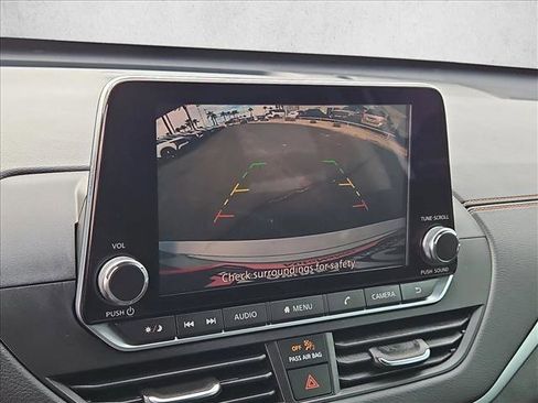 Used 2019 Nissan Altima 2.5 SR image 14