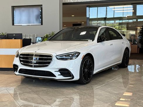 Used 2025 Mercedes-Benz S 580 4MATIC Sedan image 2