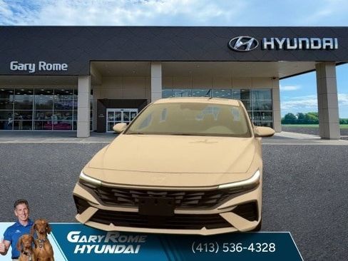 Used 2024 Hyundai Elantra SEL w/ Convenience Package FWD image 3