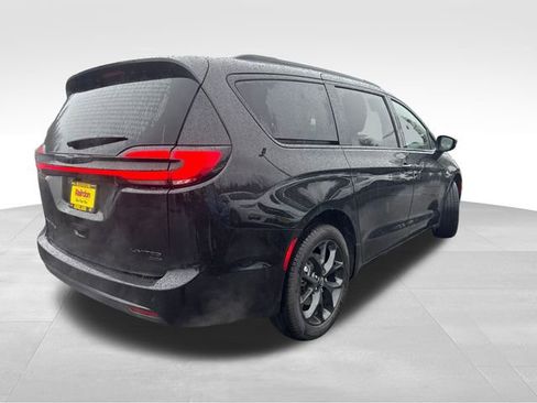 New 2026 Chrysler Pacifica Limited w/ S Appearance Package image 7