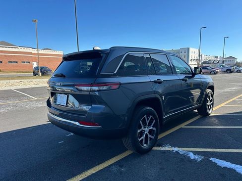 Used 2024 Jeep Grand Cherokee Limited image 7