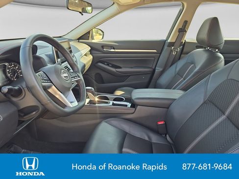 Used 2025 Nissan Altima 2.5 SR FWD image 10