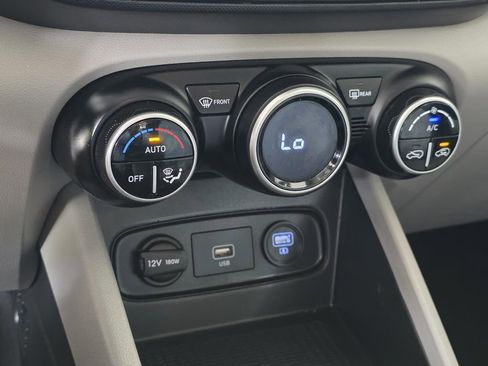 Used 2020 Hyundai Venue SEL FWD image 16