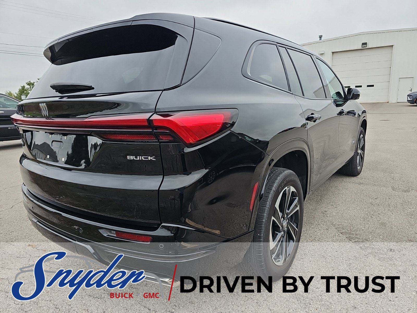 Used 2025 Buick Enclave Sport Touring w/ Super Cruise Package FWD image 4