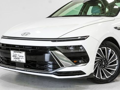 Used 2025 Hyundai Sonata SEL FWD image 2