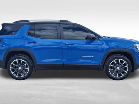 Used 2025 GMC Terrain Elevation w/ Elevation Premium Package AWD/4WD image 9