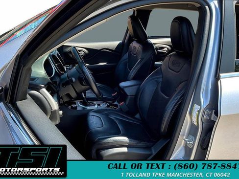 Used 2017 Jeep Cherokee Overland image 25