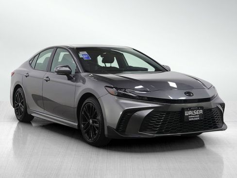 Used 2025 Toyota Camry SE image 7