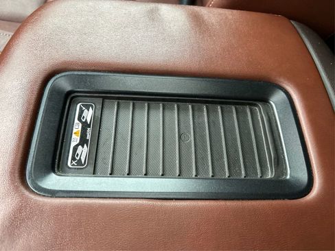 Used 2018 Chevrolet Suburban Premier image 42