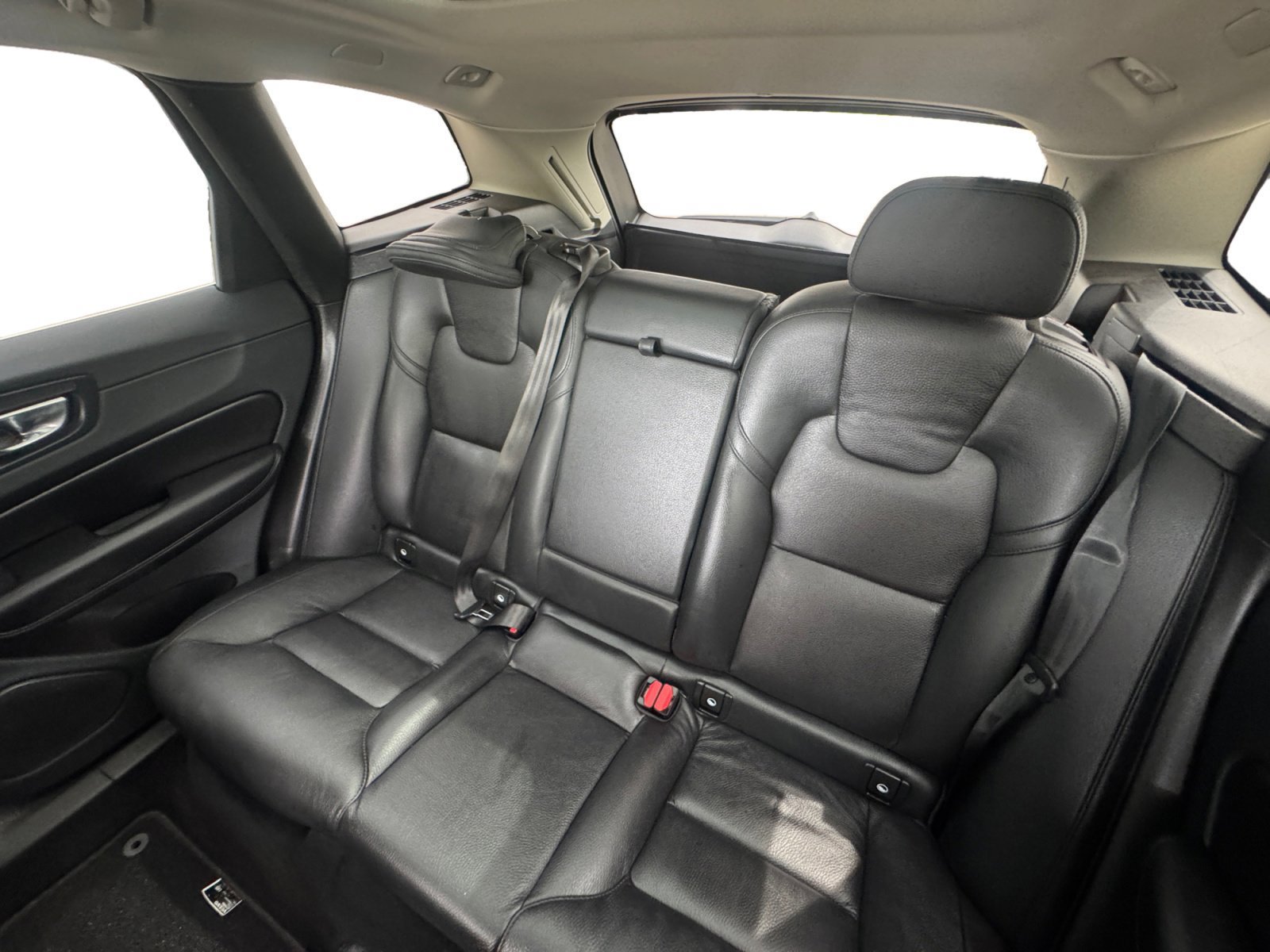 Used 2023 Volvo XC60 T8 Plus AWD/4WD image 15