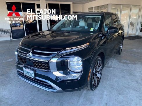 Used 2025 Mitsubishi Outlander SE image 9