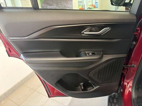 Used 2025 Jeep Grand Cherokee Altitude AWD/4WD image 15
