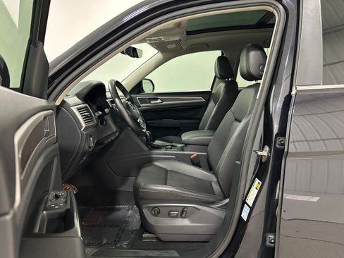 Used 2020 Volkswagen Atlas SE w/ Panoramic Sunroof Package AWD/4WD image 4