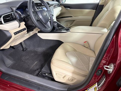 Used 2018 Toyota Camry XLE image 10
