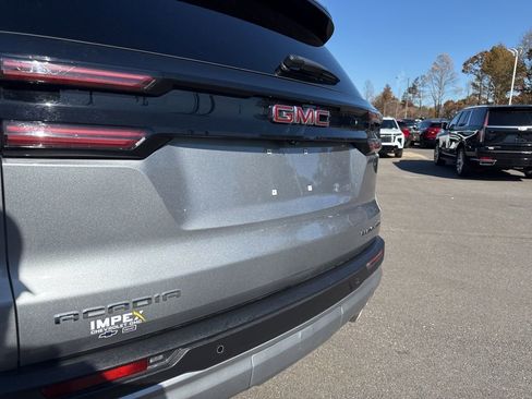 Used 2025 GMC Acadia Elevation image 32