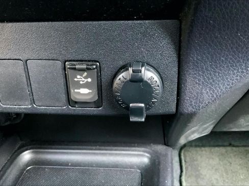 Used 2015 Toyota RAV4 LE FWD image 34