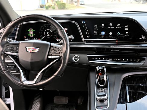 Used 2021 Cadillac Escalade ESV Sport w/ Driver Assist Tech Package RWD image 18