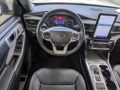 Certified 2022 Ford Explorer Limited w/ Limited Technology Package image 15