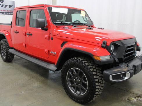 Used 2020 Jeep Gladiator Overland image 4