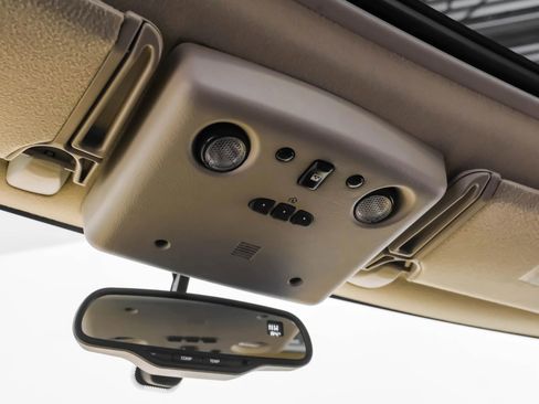 Used 2005 HUMMER H2 SUT Sport Utility Pickup 4D w/ Preferred Equipment Group image 26