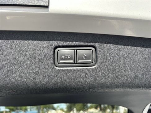 Used 2025 Genesis GV70 3.5T Sport w/ Sport Advanced Package image 17