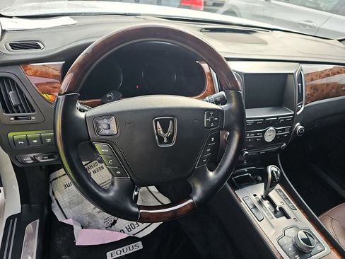 Used 2013 Hyundai Equus Signature RWD image 10