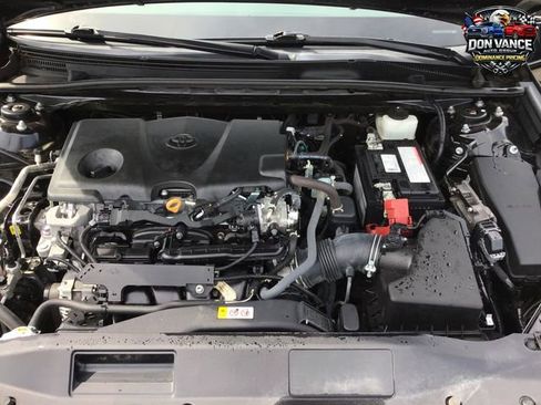 Used 2021 Toyota Camry LE FWD image 21