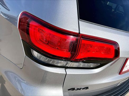 Used 2021 Jeep Grand Cherokee Laredo X image 25