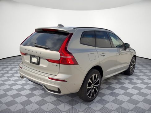 Used 2024 Volvo XC60 B5 Plus AWD/4WD image 9